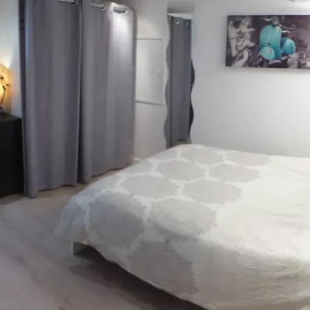 Neuf Avec Courette Privative