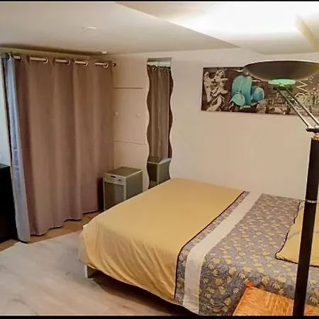 Neuf Avec Courette Privative