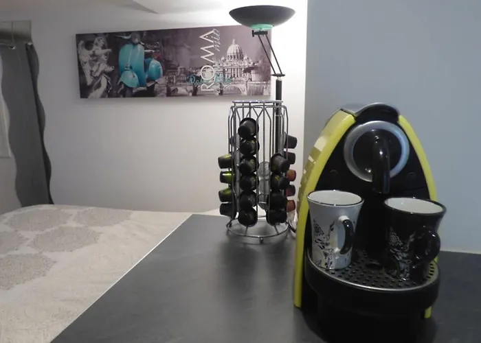 Neuf Avec Courette Privative Lejlighed