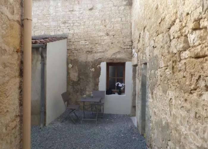 Apartment Neuf Avec Courette Privative